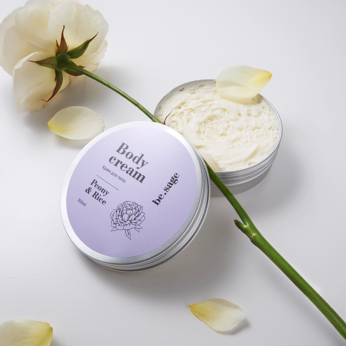 На фото: крем для тела Пион и рис be.sage