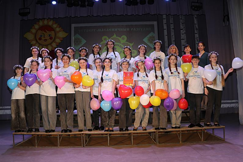 Это вам не поп-звезды: Детский хор "Консонанс" устроил масленичный переполох в Ярославле