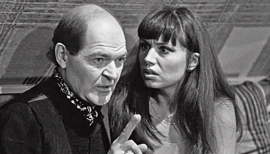 "Забыт, денег нет, живет на вокзале...": любовь всей жизни и тайное захоронение Алексея Жаркова