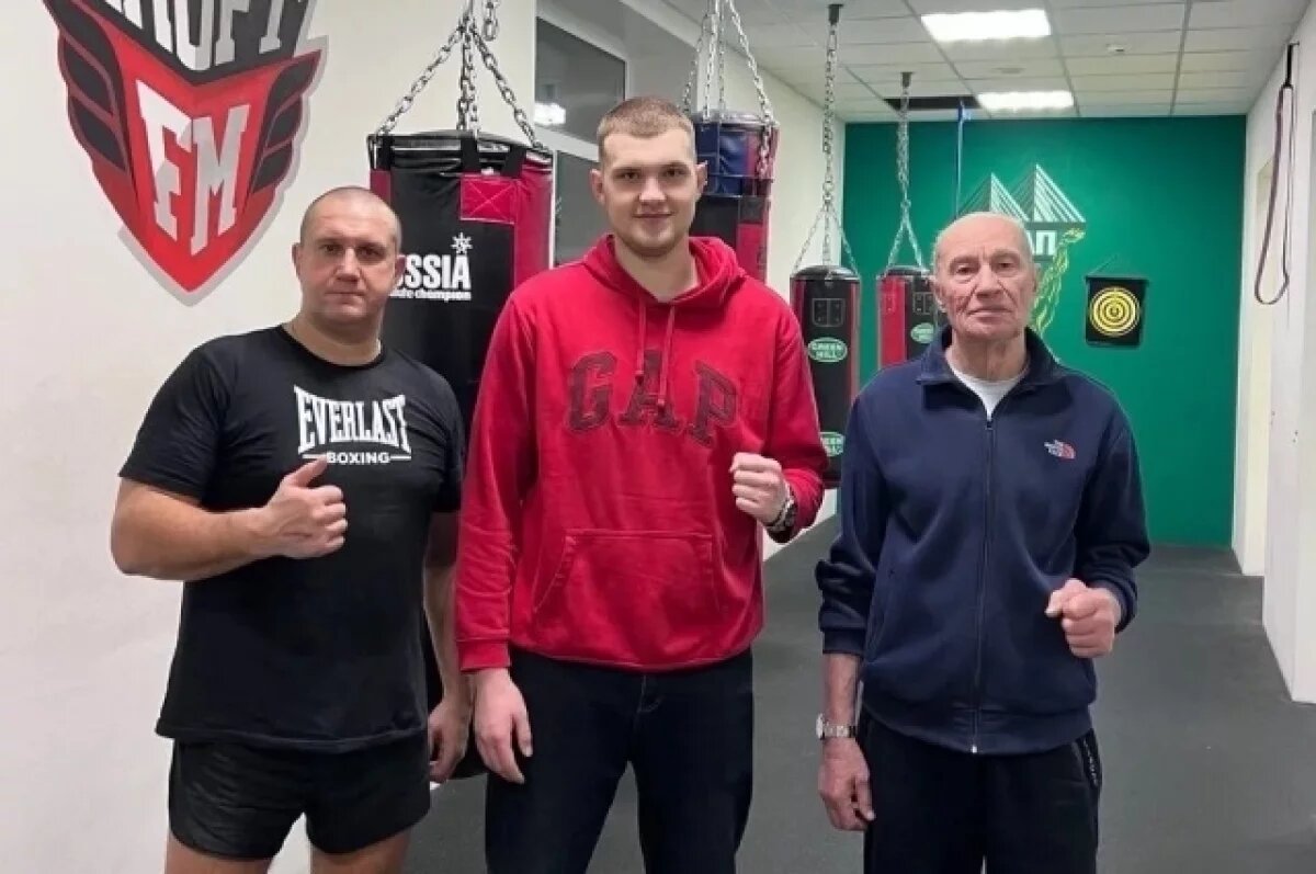    Сергей Арцышевский, Андрей Макаров и тренер Виктор Прохоров.