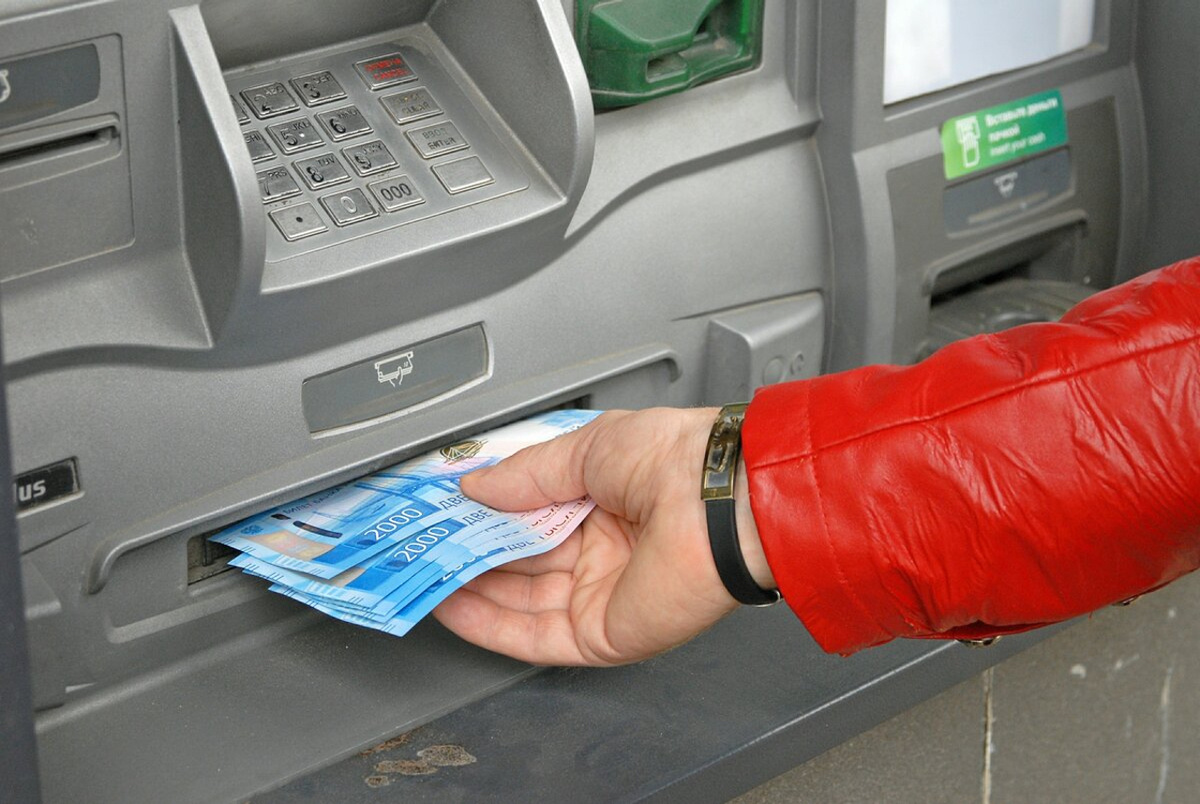 Банки всё тщательнее начинают «присматриваться» к операциям с наличными