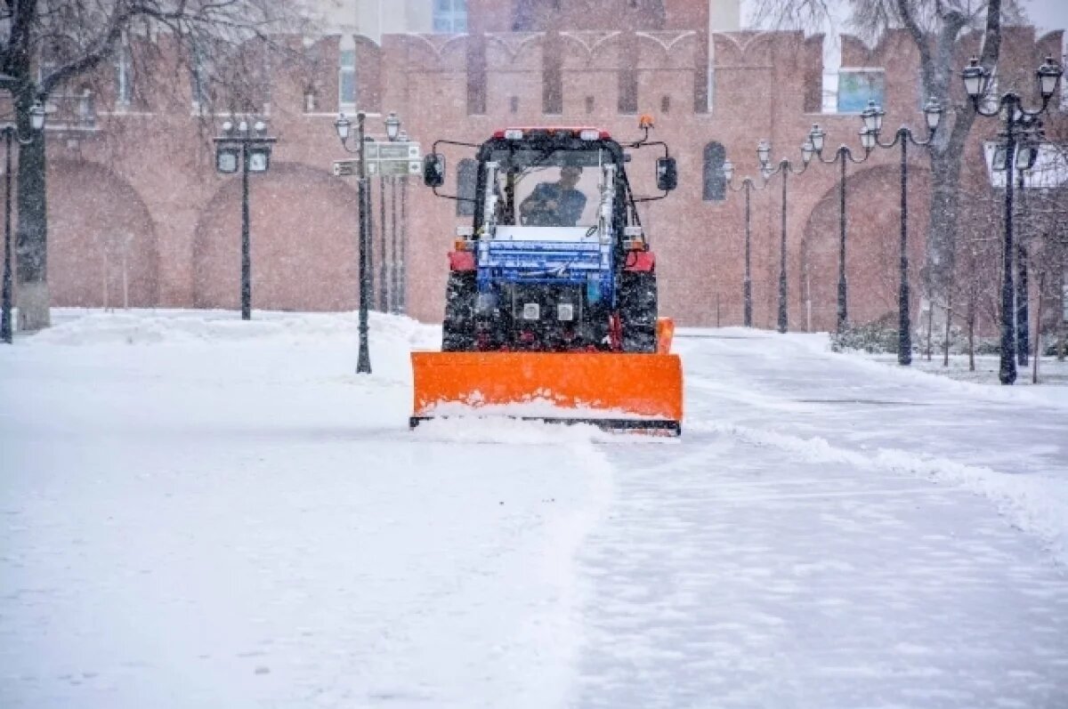    В Туле за ночь расчистили главные дороги, но не периферийные улицы
