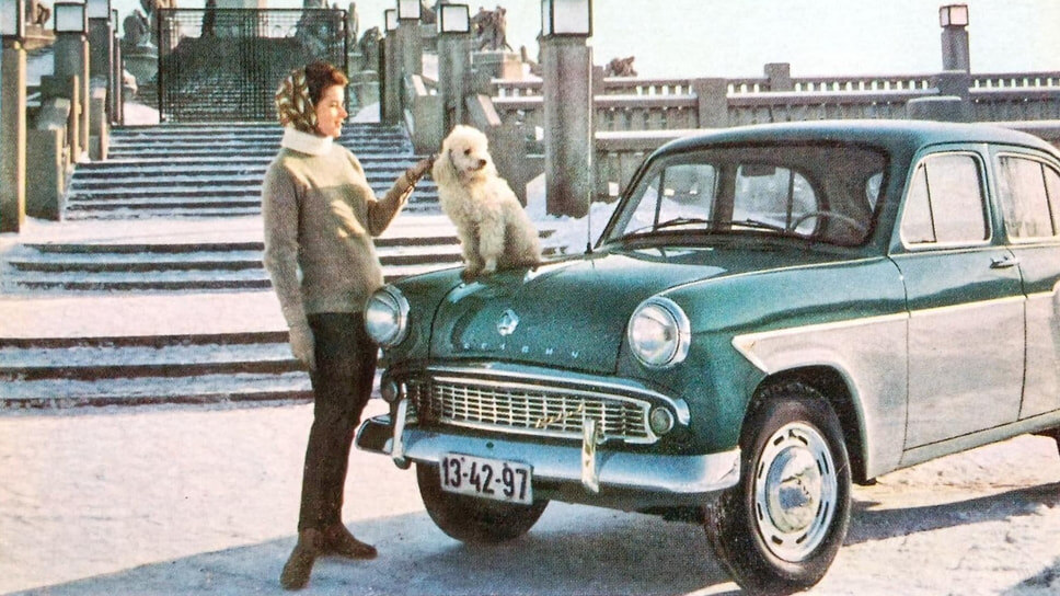 «Москвич» в зимнем Осло. К слову, разработанные с учетом наших суровых условий автомобили пользовались большой популярностью в Скандинавских странах, где климат был примерно таким же. На фотографии модель 403, но в Европе «Москвич» продавался как Moskvitch Elite — золоченый шильдик с названием модели можно заметить на решетке радиатора.📷Фото: В/О «Автоэкспорт»