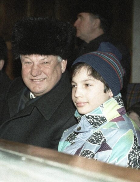    Благодаря влиятельной семье Борис получил лучшее образование.