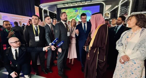 Российская делегация в столице Саудовской Аравии Эр-Рияде на презентации системы «Честный знак». Фото: канал ЧЗ