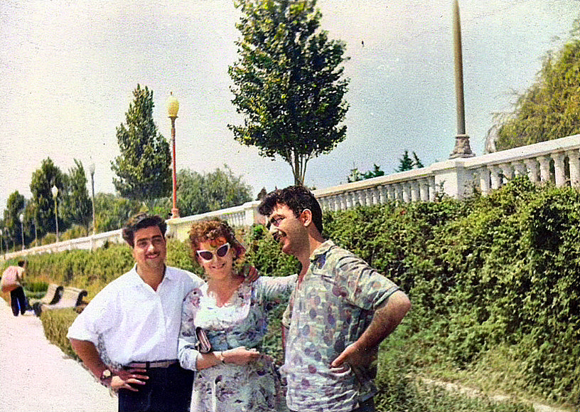 Модница и усачи на Бульваре, 1962