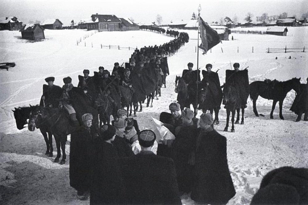 Кавалеристы 2-го гвардейского корпуса.