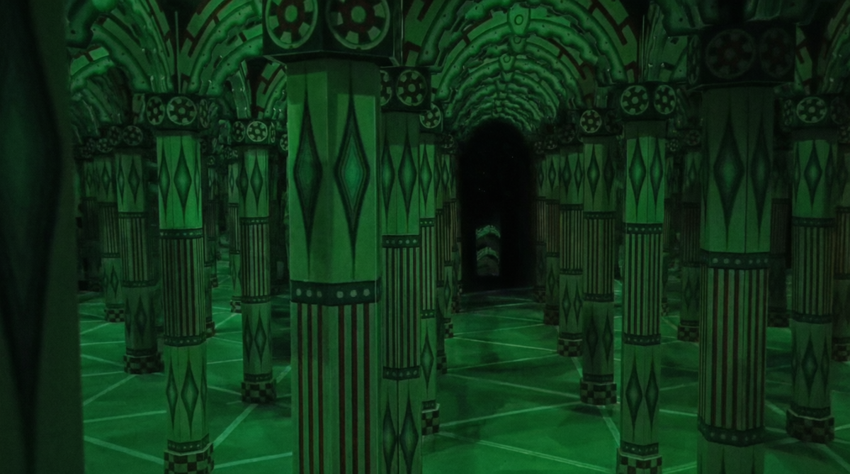 Запутанный зеркальный лабиринт