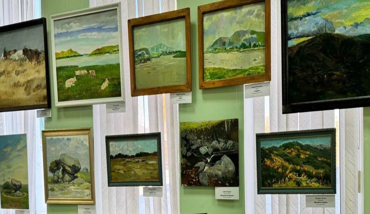 В Усть-Ордынском открылась выставка по следам экспедиции художников на реку Онон
Фото: Национальный музей Усть-Ордынского бурятского округа