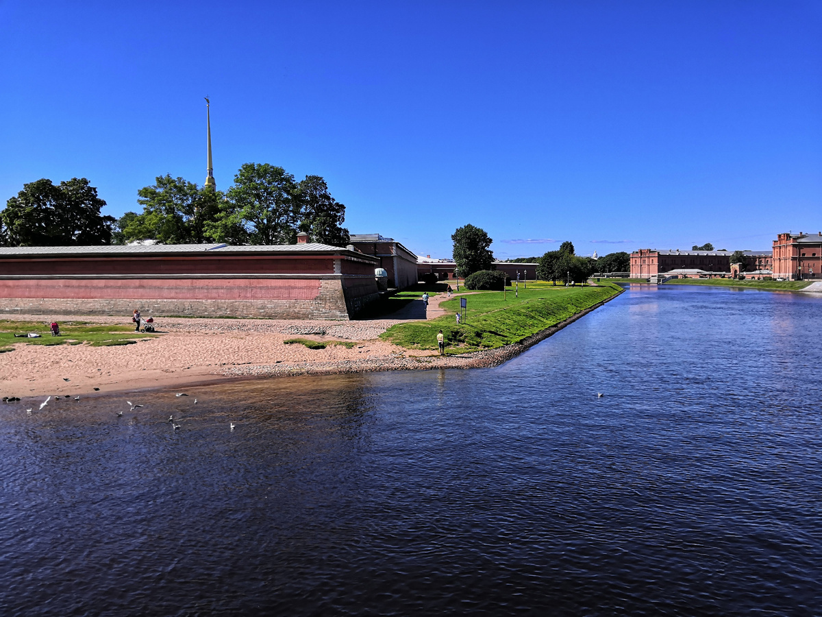 Фото сделано с Иоанновского моста.