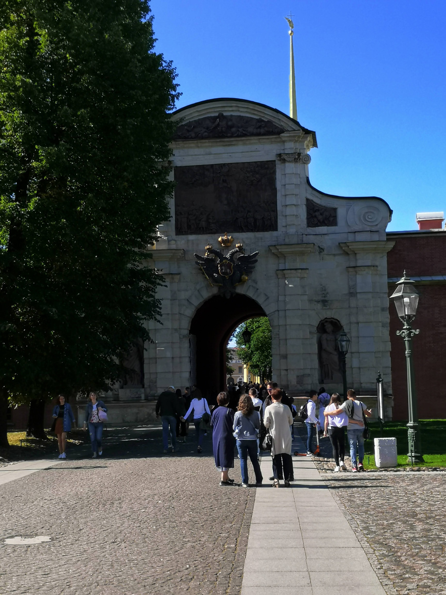 Петровские ворота - главный вход в Петропавловскую крепость.