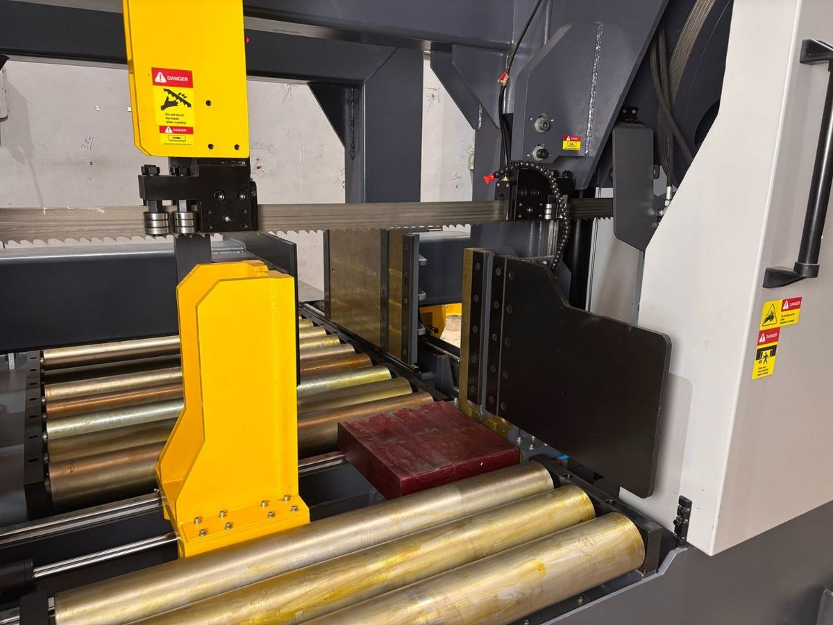 Двухколонный ленточнопильный станок