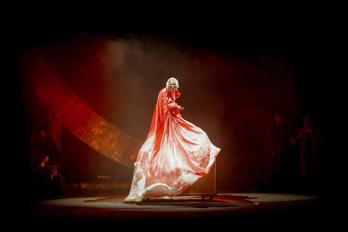 Фото: сайт Рязанского театра драмы / https://www.rzndrama.ru/ru/whatson/tragediya.-uchastvuet-v-programme-pushkinskaya-karta/agamemnon.html