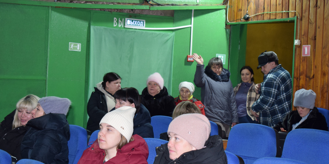 Народ негодует, представители власти разводят руками, ссылаясь на федеральные законы