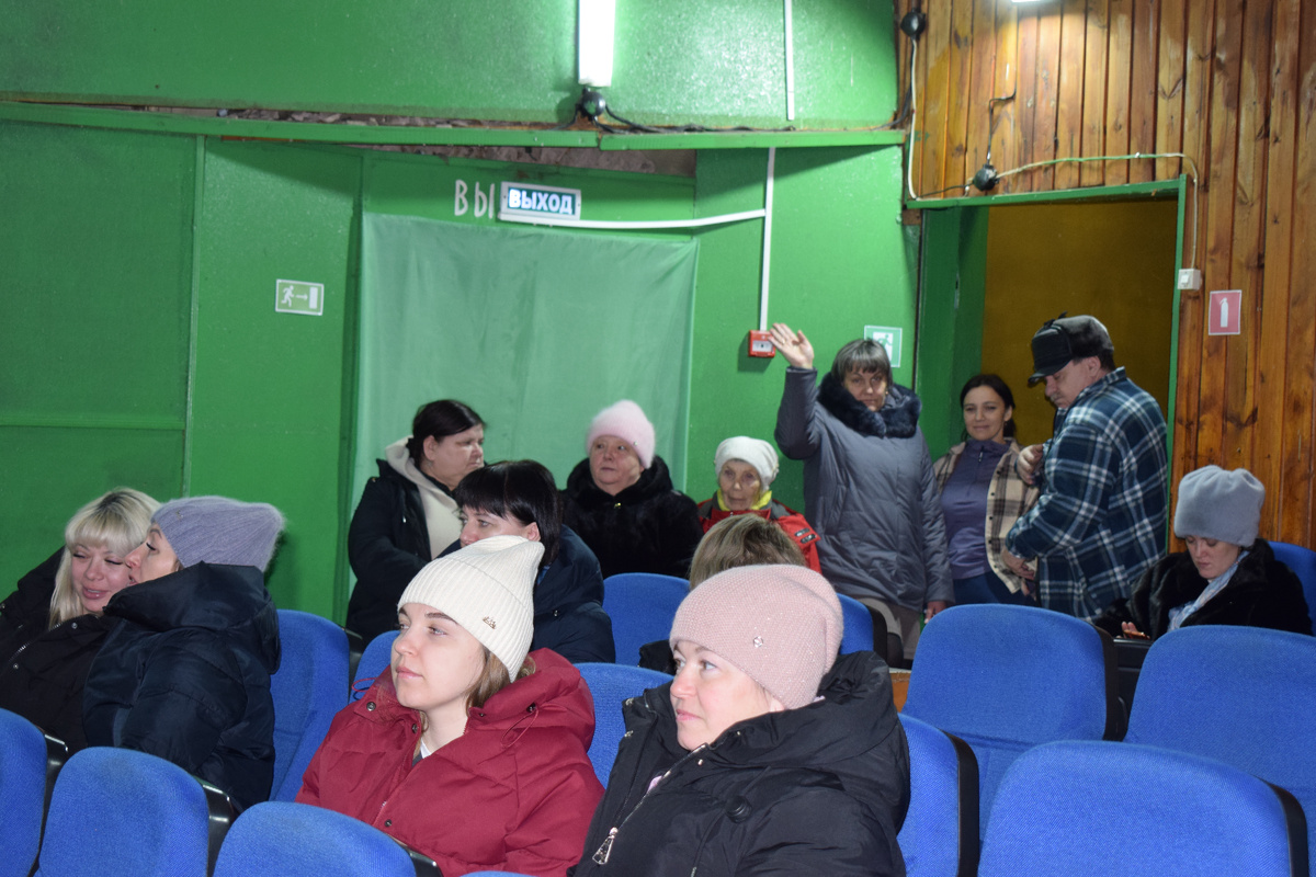 У жителей поселения было много вопросов...