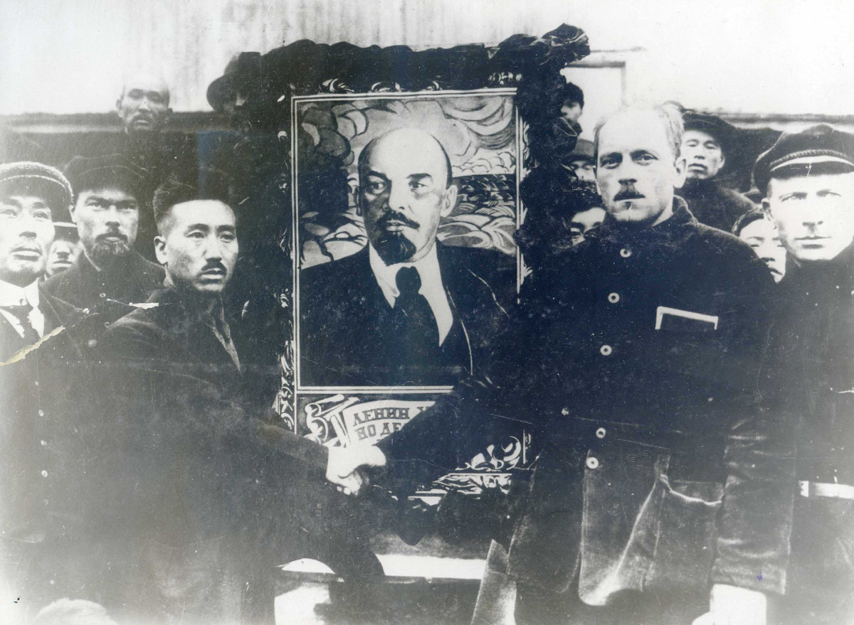 Рис. 3 Передача острова