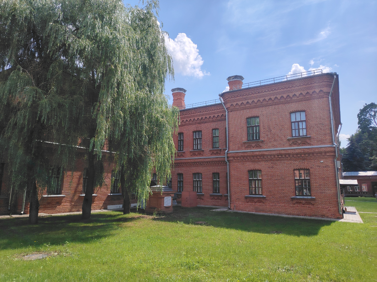 Листайте, дальше оранжерея и часовня