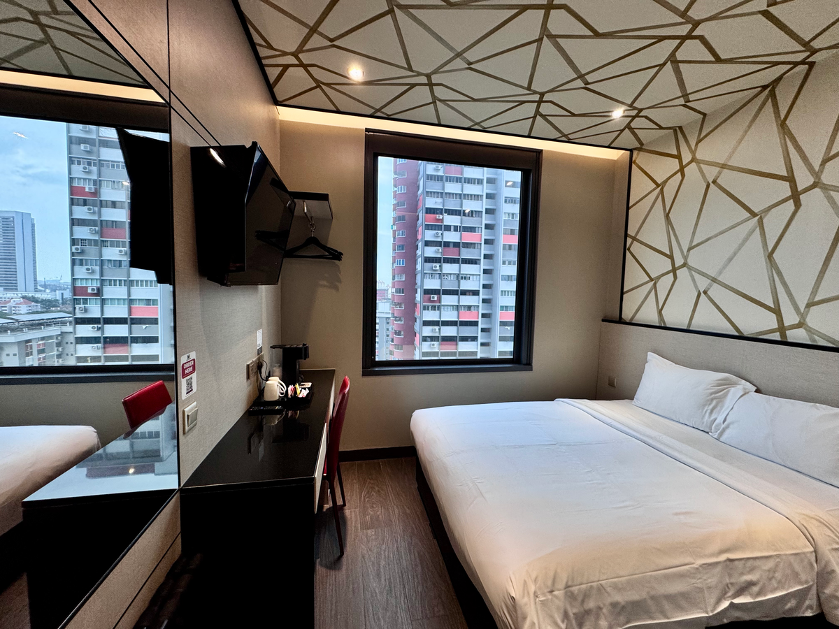  в тесноте, да не в обиде. Из-за чемодана в прихожей дверь в ванную открывалась наполовину