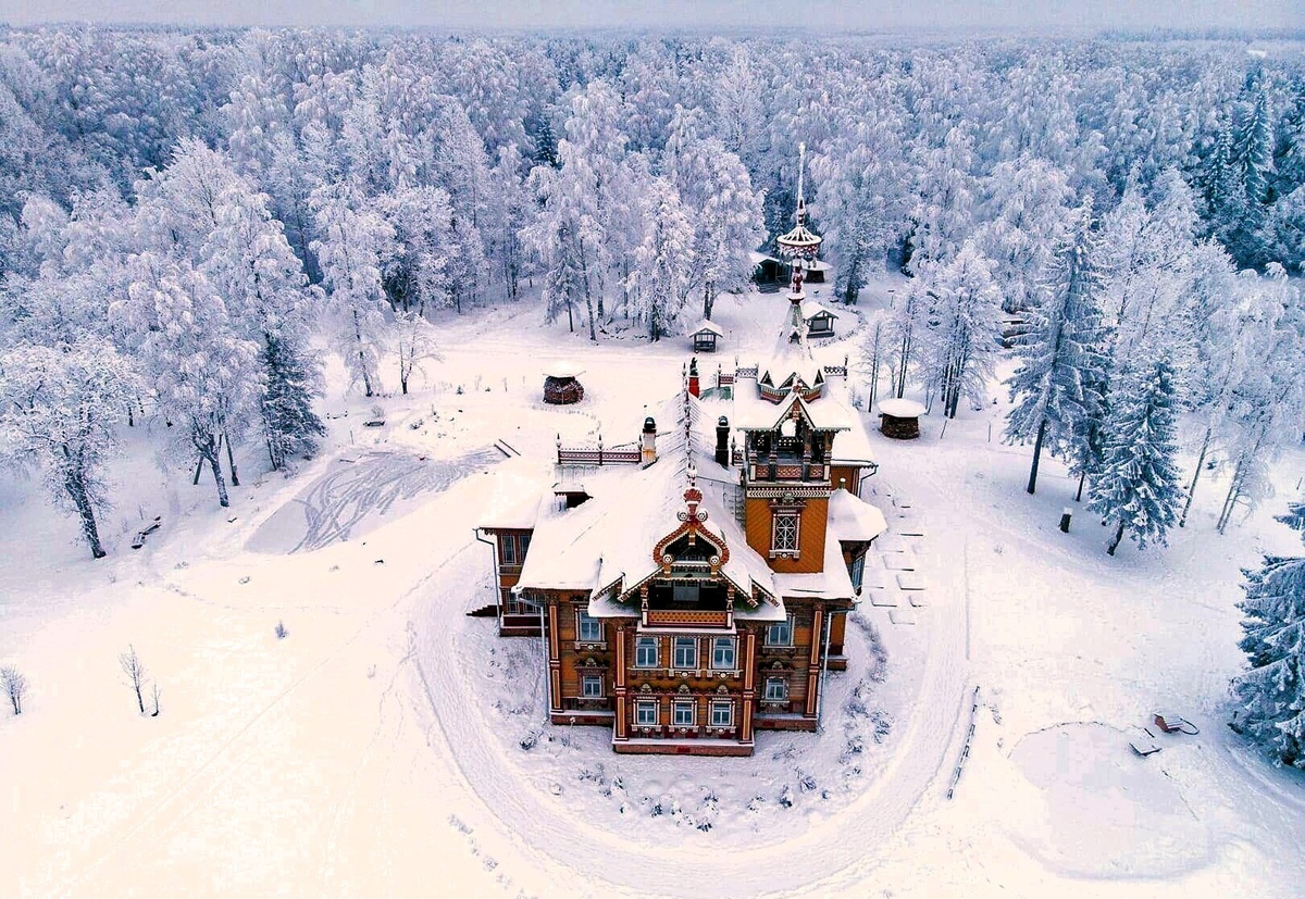 Фотоснимки с видом теремка в Асташово с высоты птичьего полёта. Фото из открытых источников.