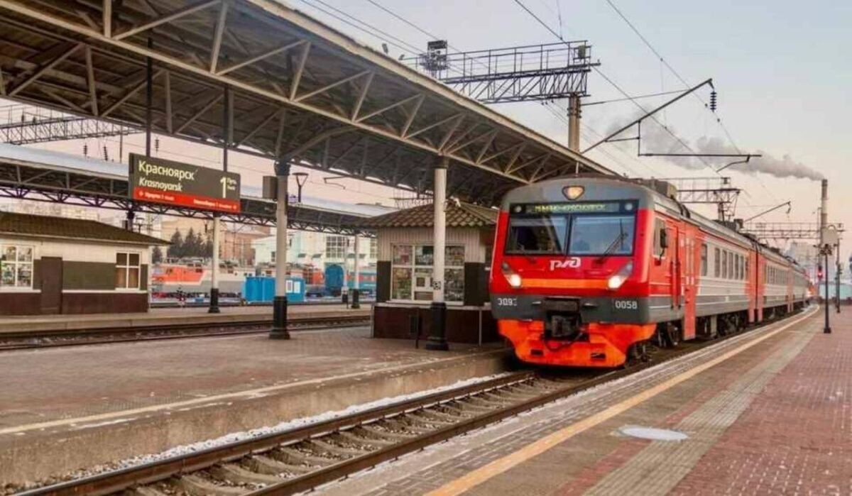     Поезд. Источник: krsk.kp.ru Автор фото: Пресс-служба Красноярской ЖД.