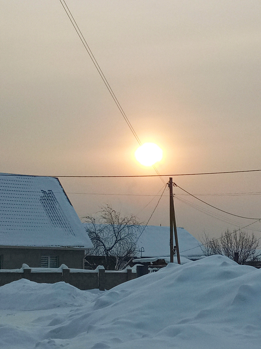 Сугробы выше заборов. И весну обещают очень богатую на осадки. Неужели поплывем? 