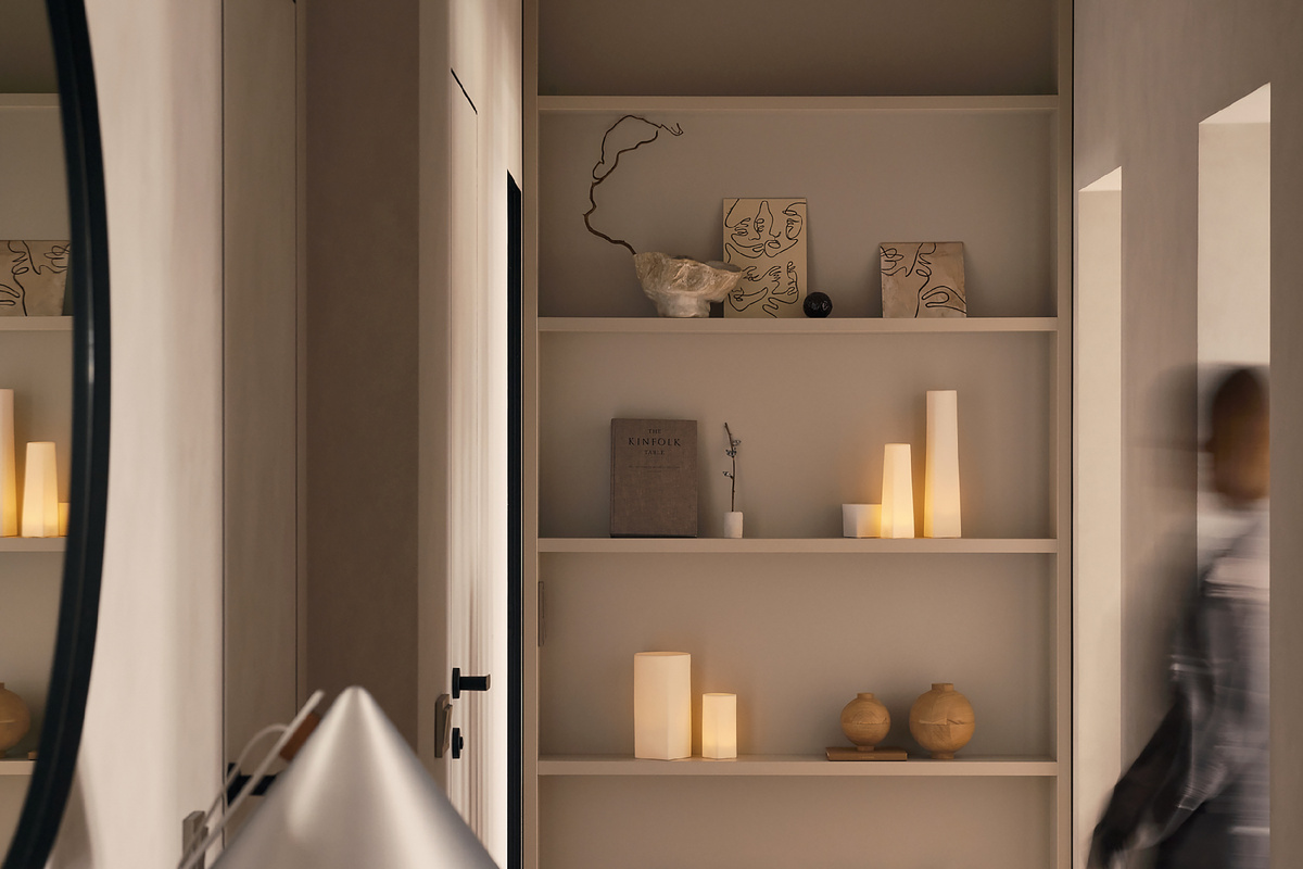 На фото: трешка 103 кв.м, клубный дом «Болконский». Дизайнер: Дарья Лёхова, основатель Branch Studio; декоратор: Мария Нечаева; фотограф: Дмитрий Цыренщиков