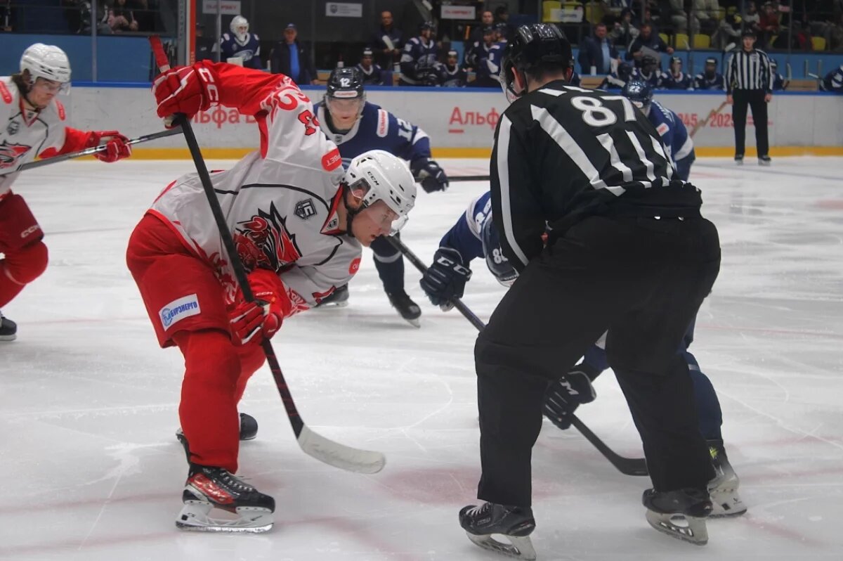    Разгромное поражение потерпели хоккеисты «Бурана» в битве аутсайдеров