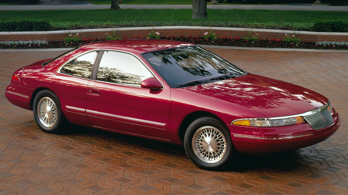 По габаритам флагманский Lincoln превосходил всех своих конкурентов. Его длина составляла 5255 мм, ширина - 1895 мм, колесная база - 2870 мм