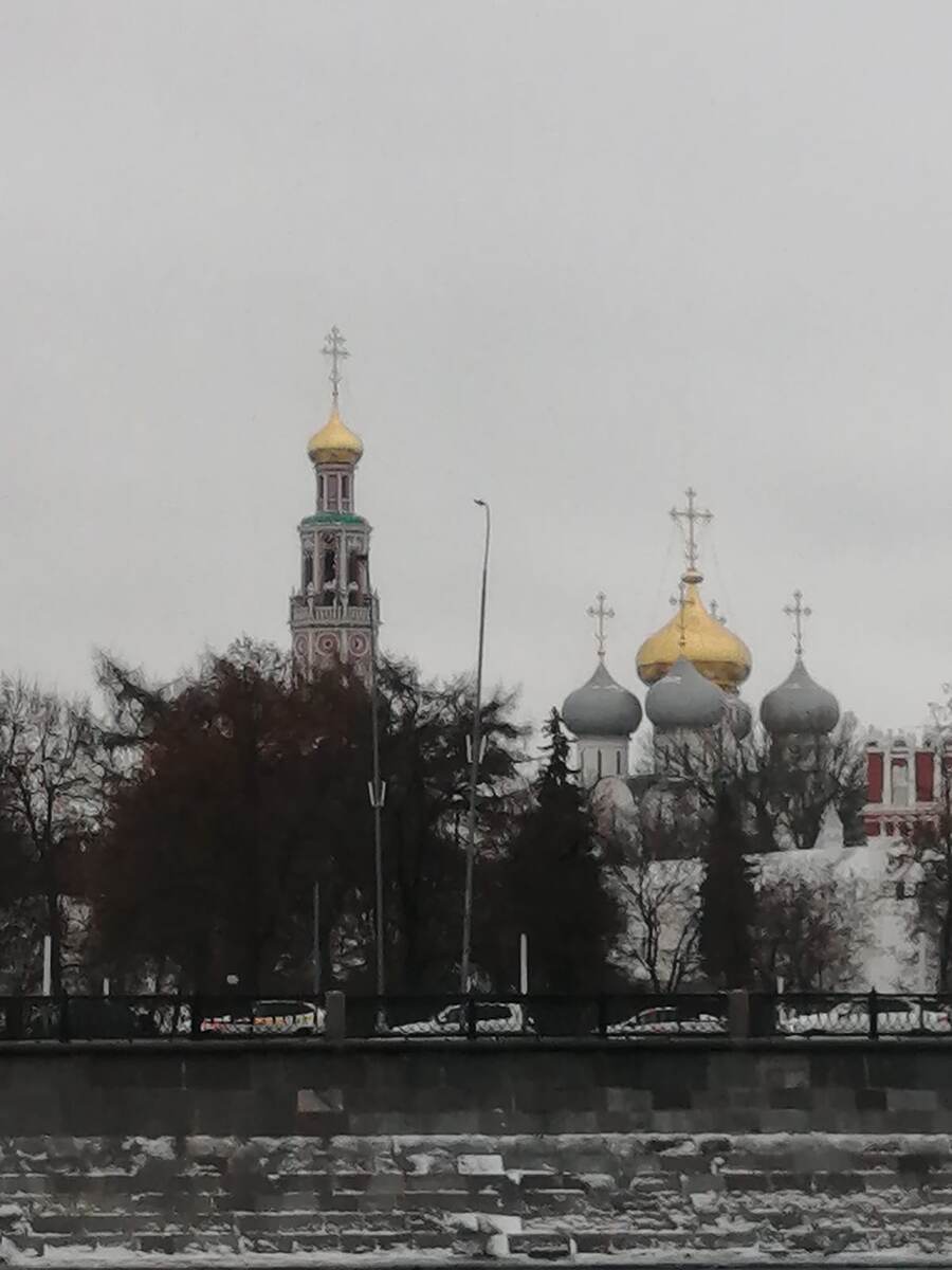 Купола православных храмов. Москва.