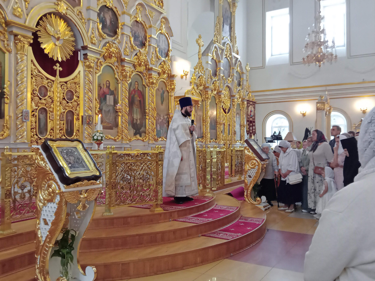 Проповедь в православном храме. Фото автора.