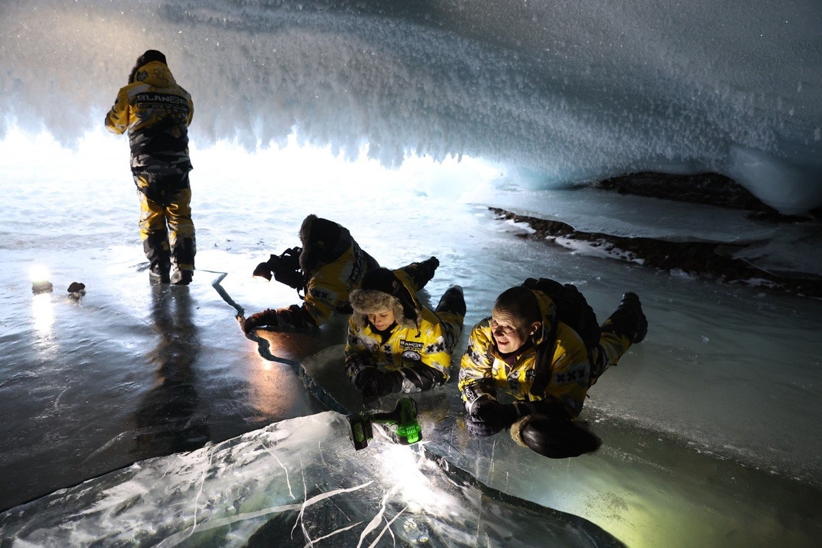Ледниковые купола Лунный и Кропоткина покрывают значительную часть острова Земля Александры. Фото: Леонид Круглов