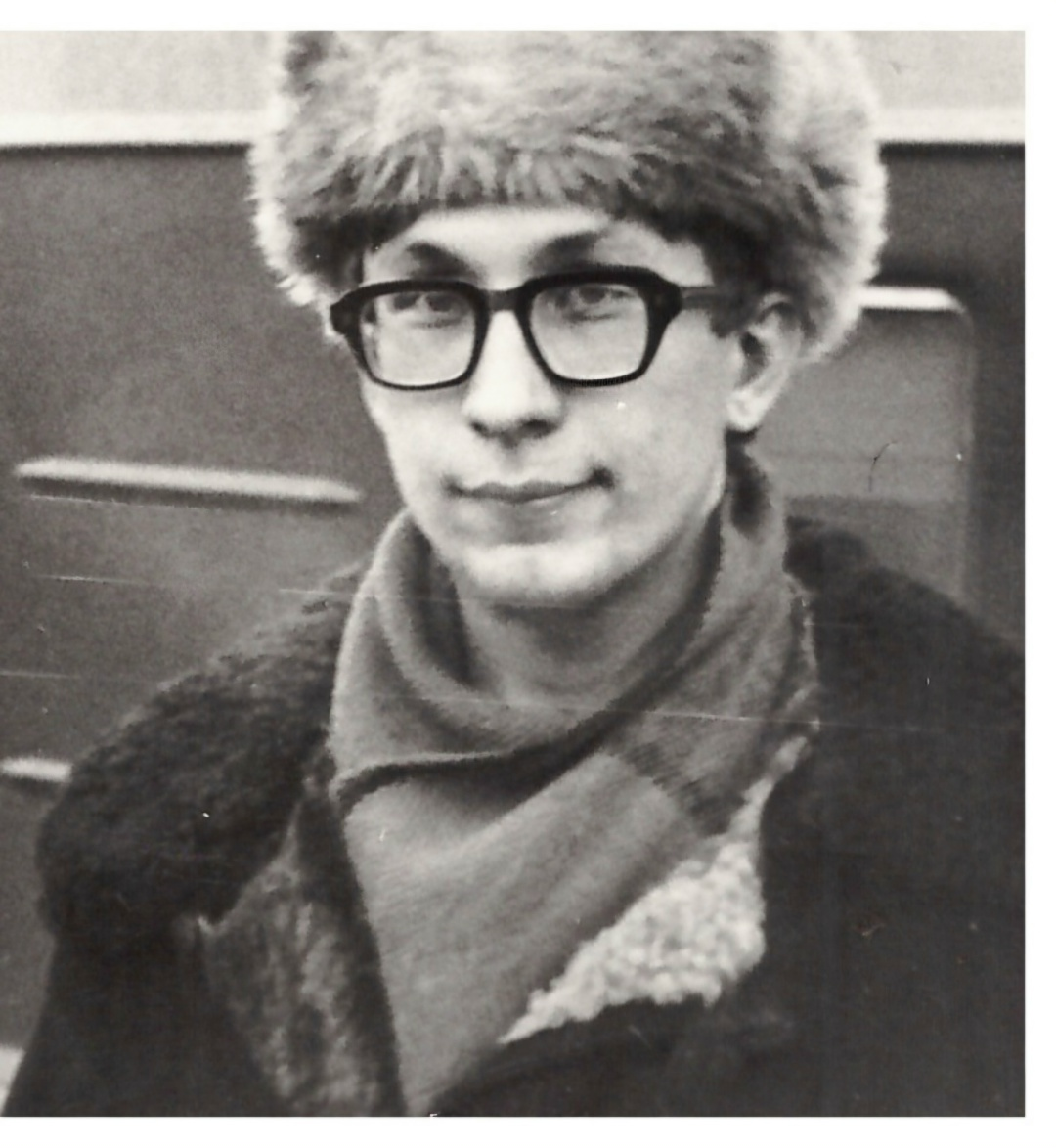 На фоне поезда