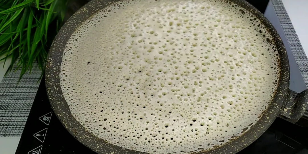 Тонкие блинчики на Масленицу множество дырочек🥞