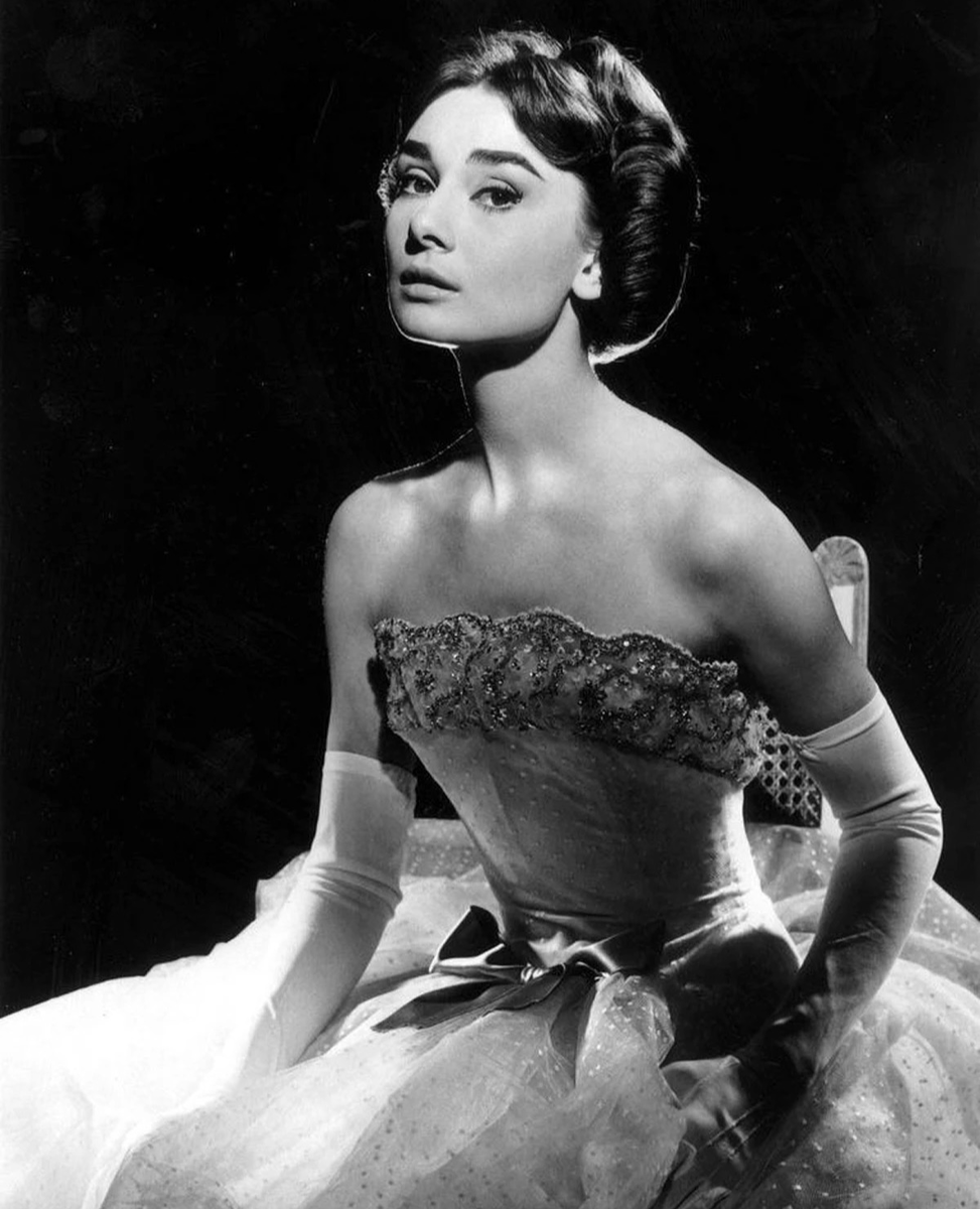    «Завтрак у Тиффани», «Как украсть миллион» и еще 6 фильмов с костюмами Юбера де Живанши (фото 4)