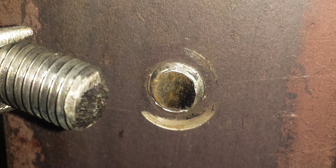 Болт сломался по резьбе - что делать, как извлечь обломок без повреждения резьбы