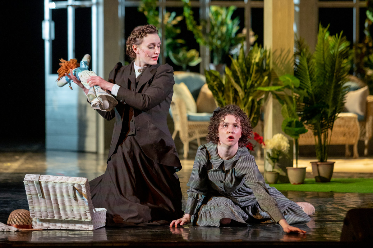 Фото постановки с оф. сайта театра