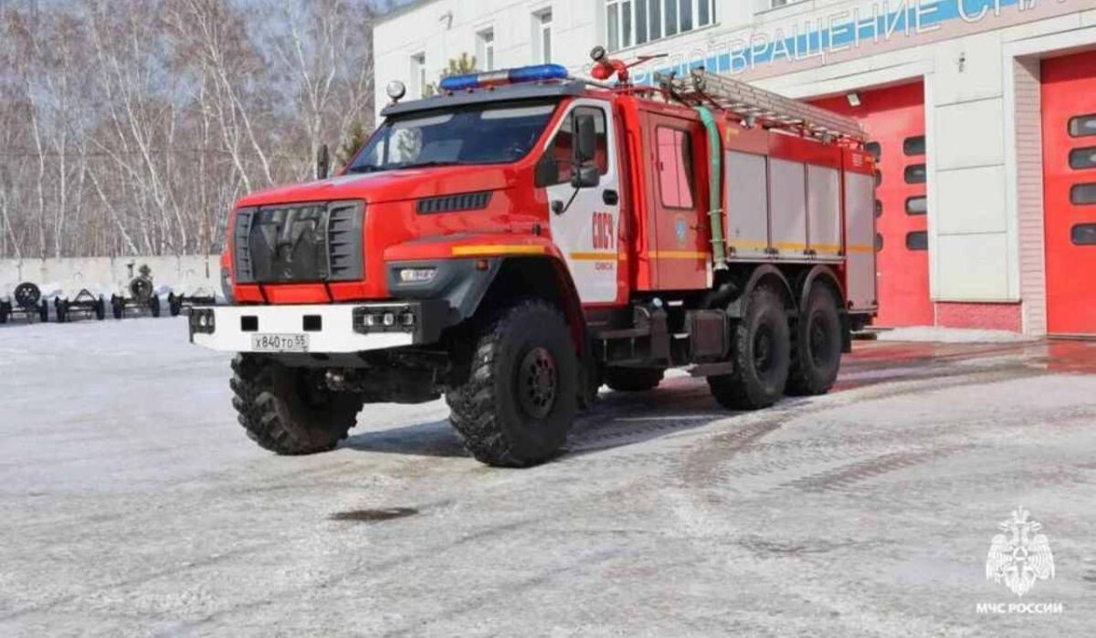     Пожарная машина. Источник: omsk.kp.ru Автор фото: Пресс-служба МЧС России по Омской области