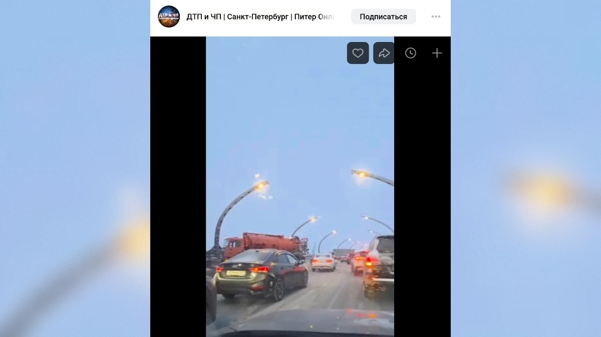 Фото: группа «ДТП и ЧП | Санкт-Петербург | Питер Онлайн | СПб» в соцсети «ВКонтакте»