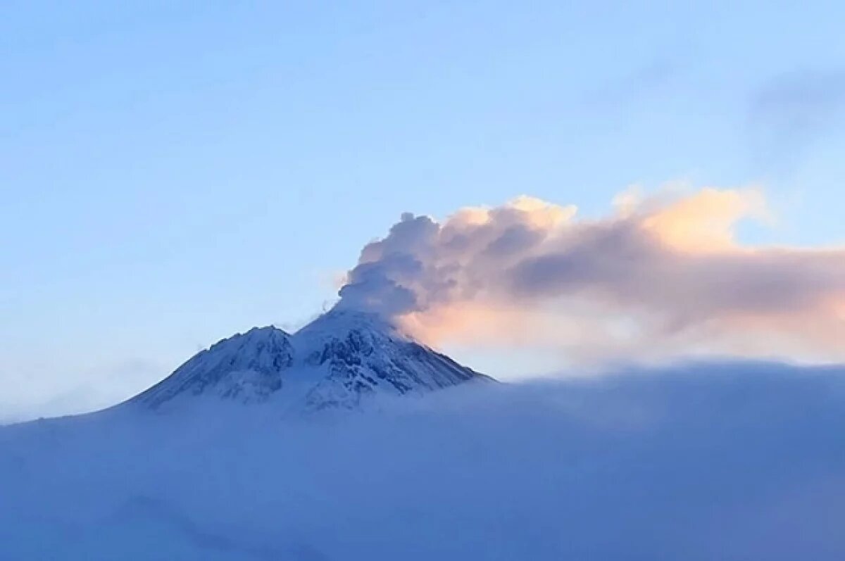    Сразу три вулкана на Камчатке проявляют повышенную активность