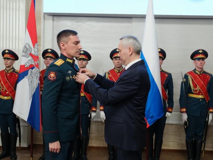 Губернатор поздравил жителей Новосибирской области с 23 февраля