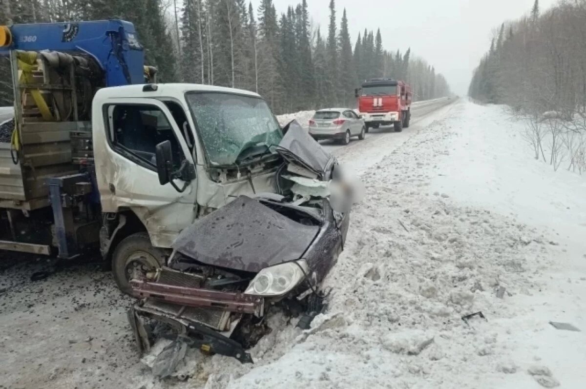    Два человека погибли в лобовом ДТП с грузовиком на трассе под Красноярском