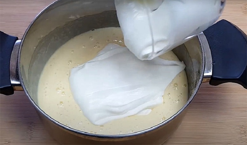 Шоколадный торт без выпечки: удивляем гостей нежным десертом из сметаны