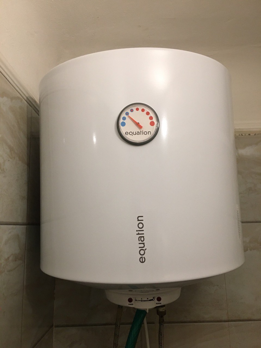 острожно, в вашем случае в баке может быть всё ещё горячая вода!