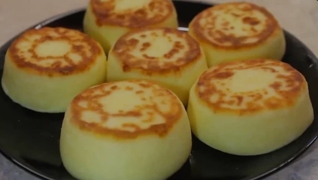 Пышные сырники на сковороде.