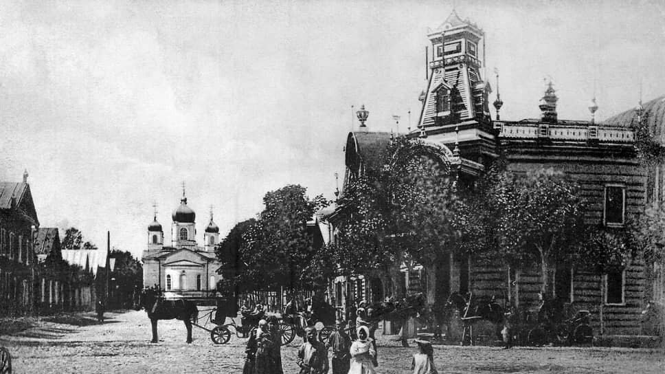 Угол Полевой и Немецкой улиц в XIX веке. Церковь Трех Святителей и главный дом усадьбы Седова.📷Фото: Василий Бреев / Из фондов РМФ