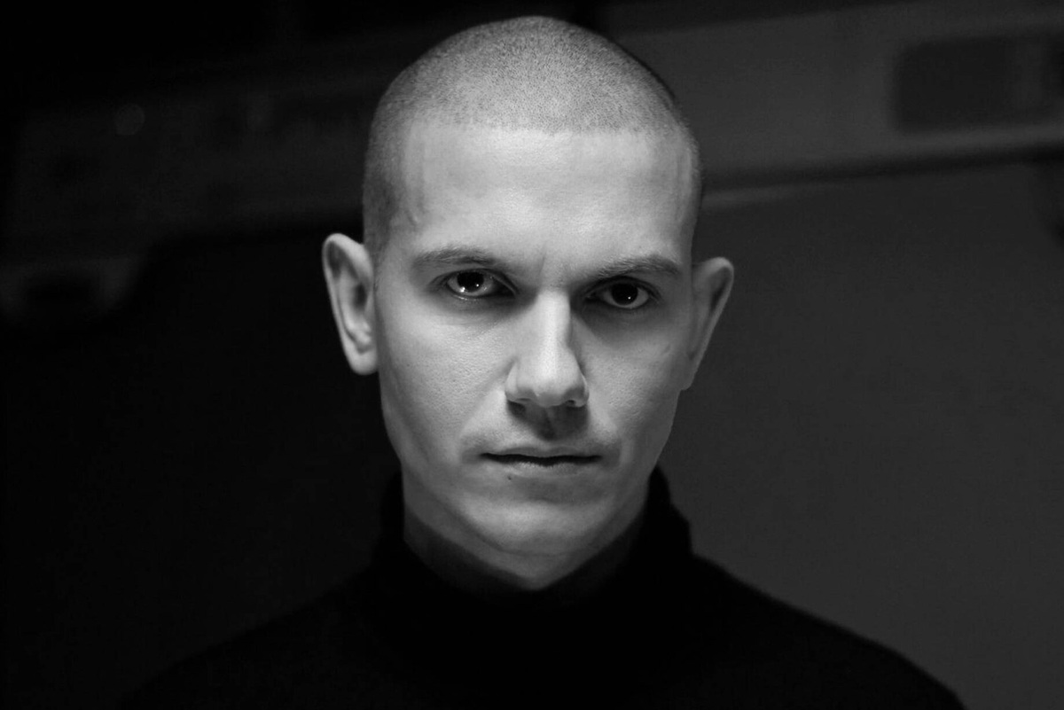     Скоропостижно скончался в 39 лет актер фильма «Карамора», лидер группы Shortparis Николай Комягин