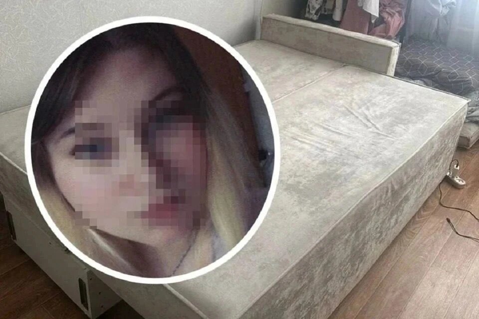 Женщина ударила ребенка о диван. Фото: СК