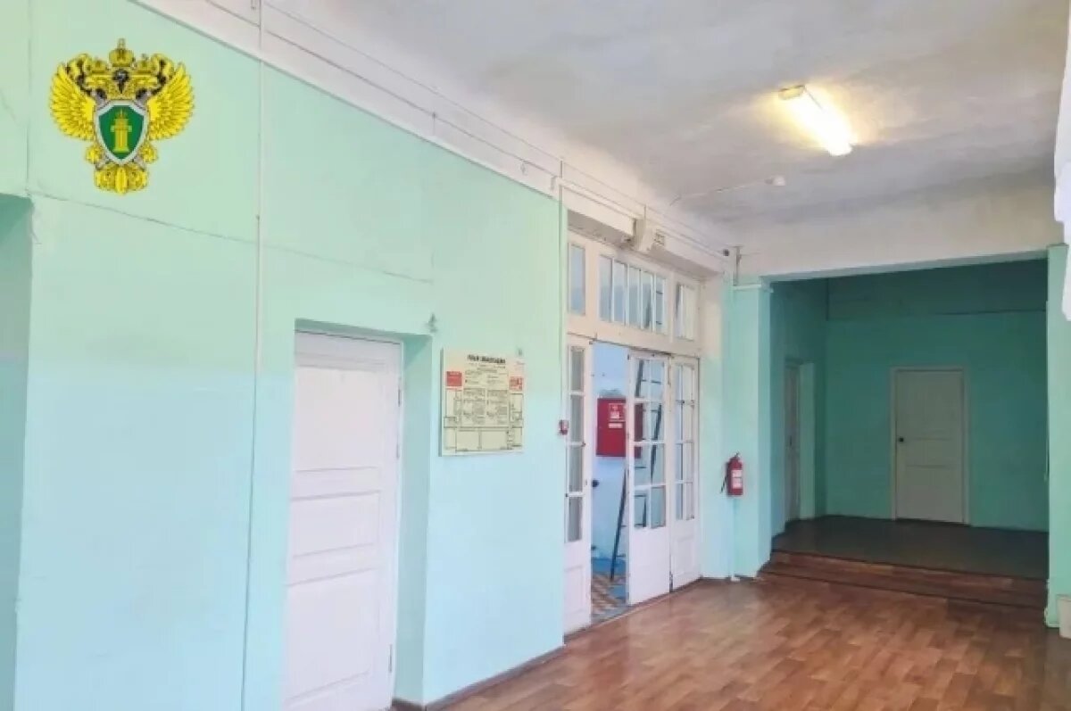    В тульском Центре образования нашли трещины на потолках и стенах