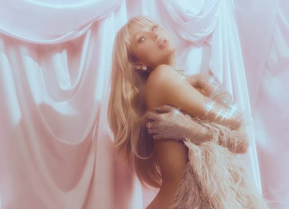    Пэрис Хилтон отметила 45-летие откровенными фото