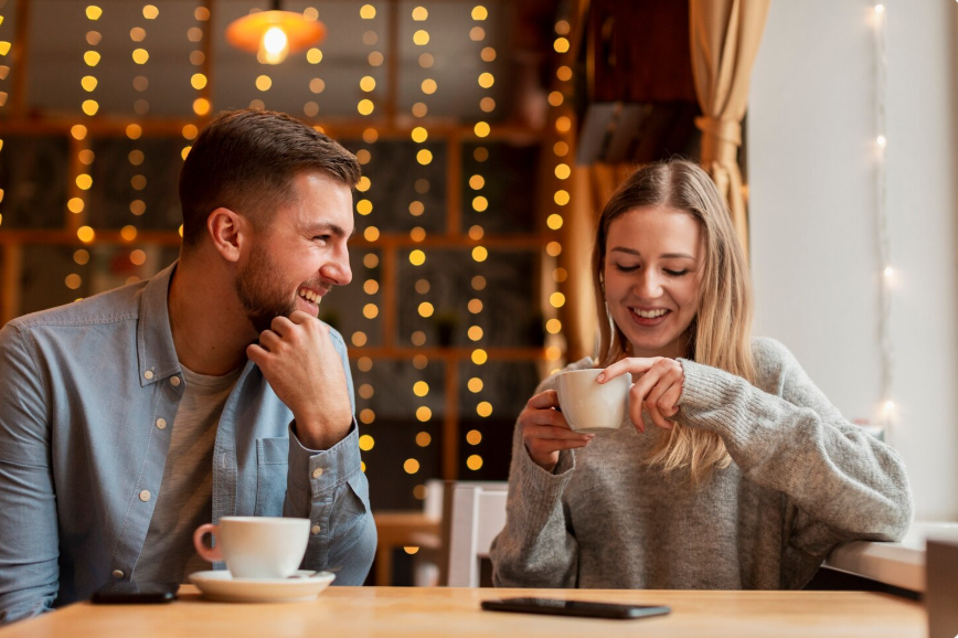 Вместо “ты мне нужен” — чек‑лист статуса. Почему мы так боимся любить, что прячем чувство за словом “отношения”.
